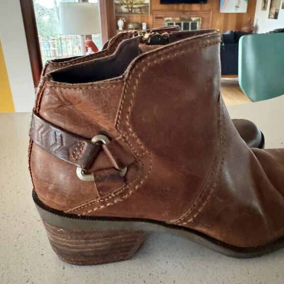 Teva Womens Foxy Ankle Boots Brown Leather Block Heels Almond Toe Side Zip 6 - Picture 8 of 8